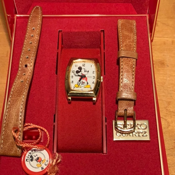Mickey Mouse 60th Anniversary watch - Picture 2 of 11